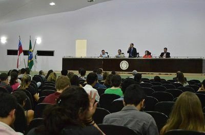 Reitor em exercício, professor Hedinaldo Narciso Lima, durante discurso na abertura do XXV CONIC